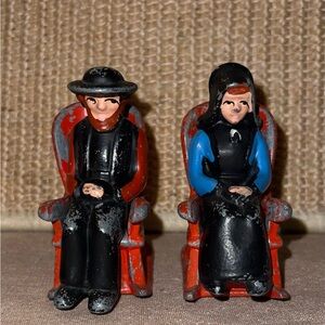 Vintage Amish Cast Iron- Set of 4 Salt & Pepper Shakers Collectable